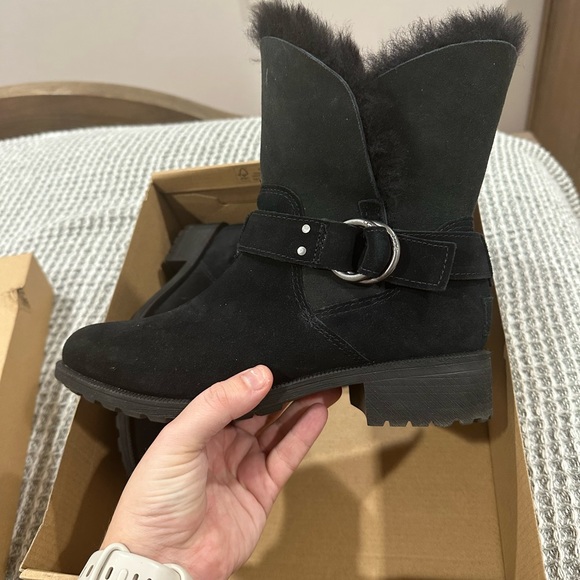 Women’s UGGs - Bodie Boots - Picture 3 of 4